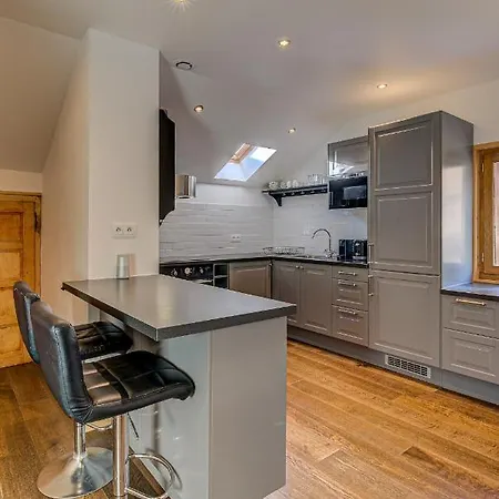 Rebats - Alpes Travel - *